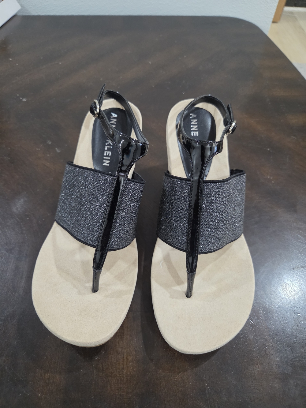 Anne Klein Black T-Strap Sandals - Size 8
